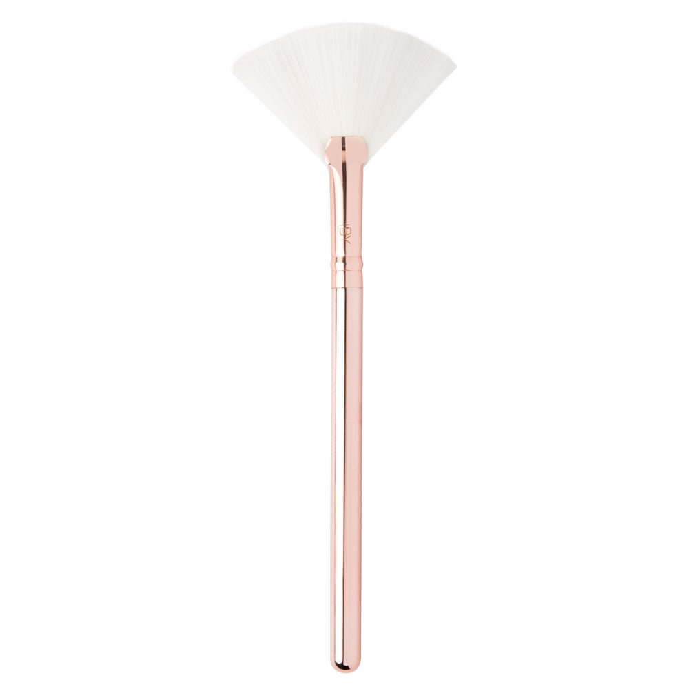 INGLOT Feather Luxe Define & Glow Fan Brush 204